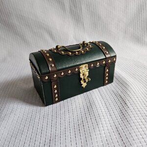 SOLD Felicity's travel trunk - Pleasant Company